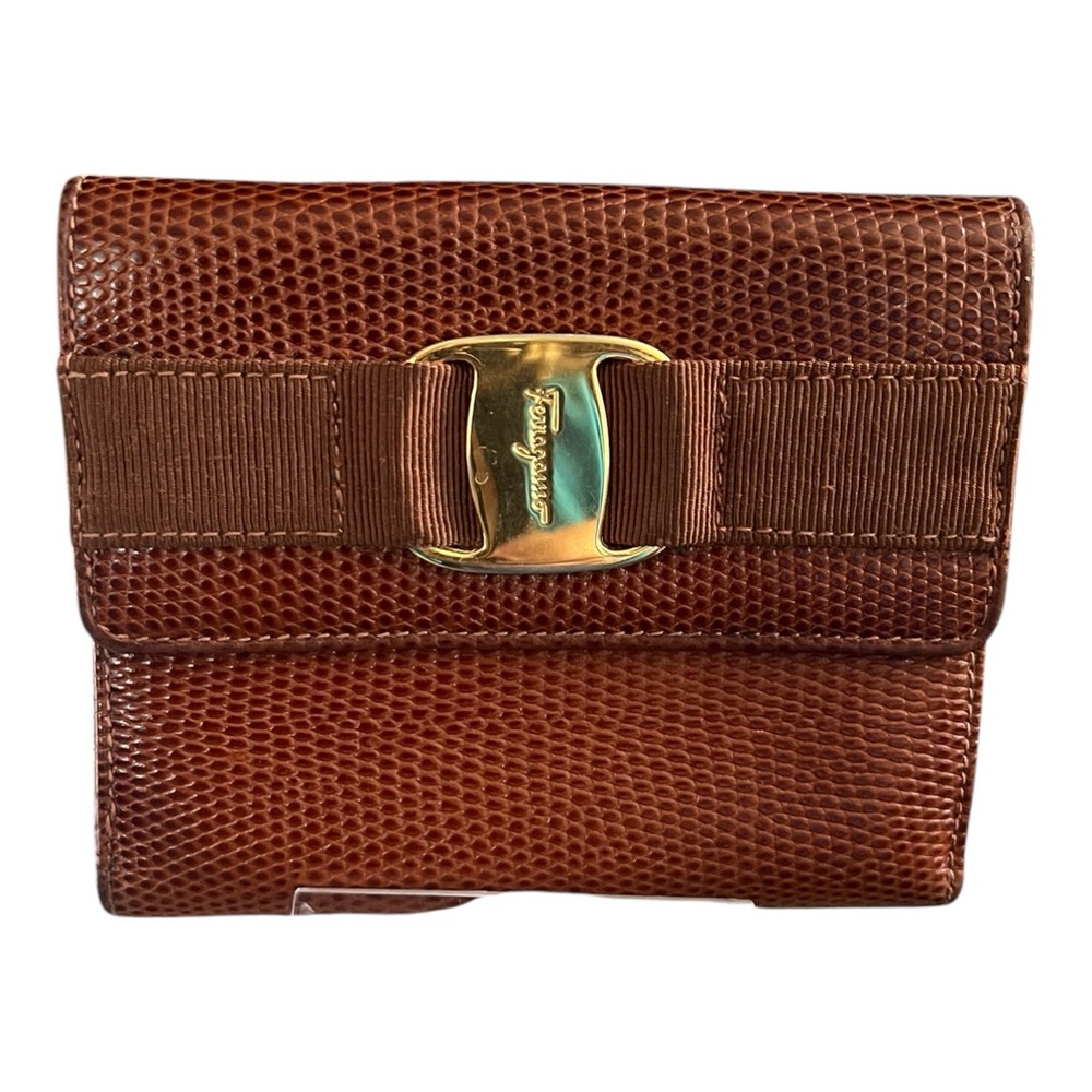 SALVATORE FERRAGAMO Wallet Pre Owned Leather Authentic in VERY GOOD CONDITION